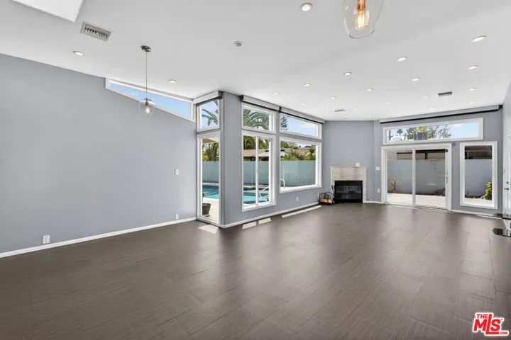 6292 Lubao Avenue, Woodland Hills, California 91367