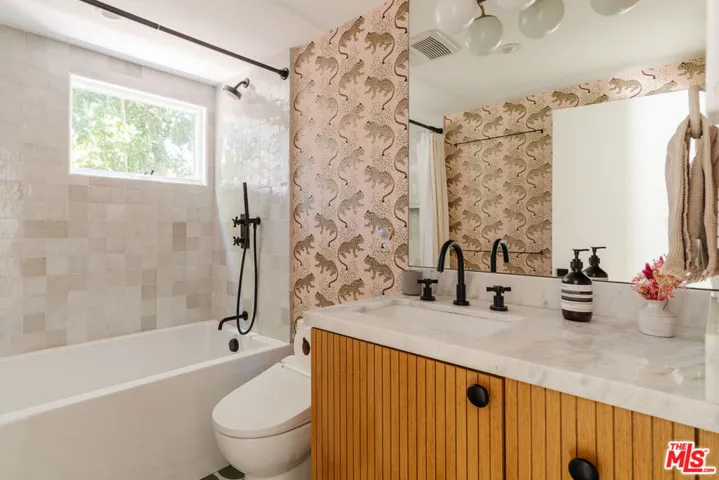712 San Lorenzo Street, Santa Monica, California 90402