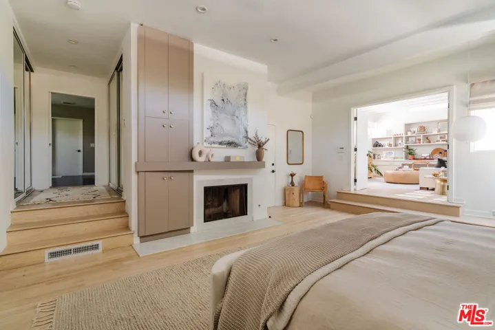 712 San Lorenzo Street, Santa Monica, California 90402