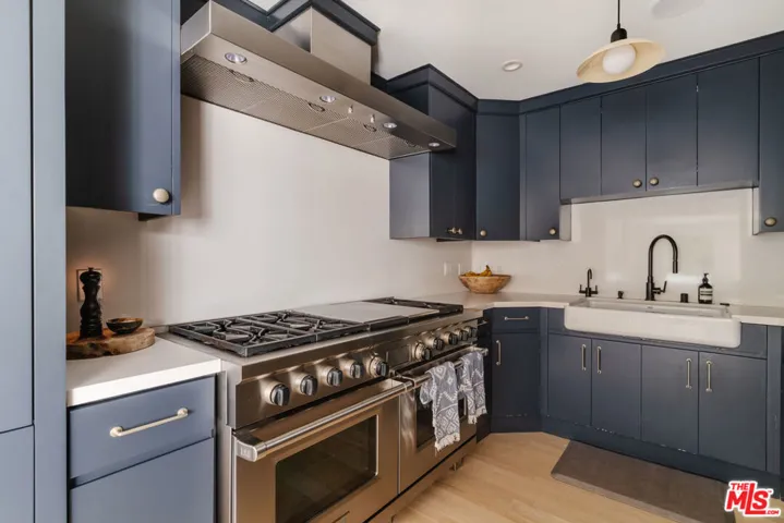 712 San Lorenzo Street, Santa Monica, California 90402