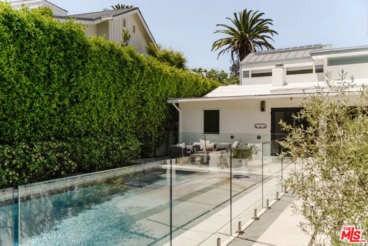712 San Lorenzo Street, Santa Monica, California 90402