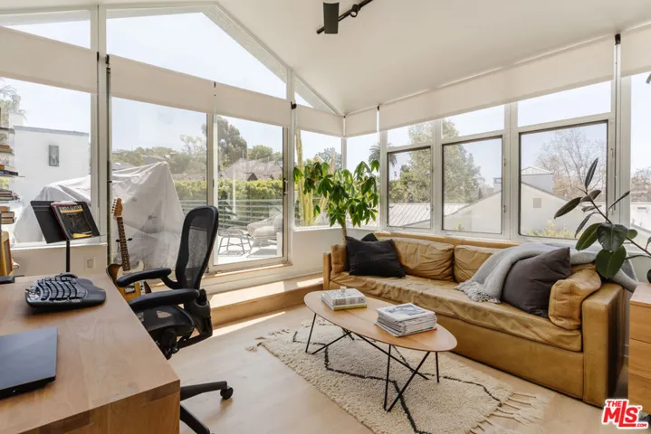 712 San Lorenzo Street, Santa Monica, California 90402