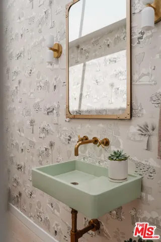 712 San Lorenzo Street, Santa Monica, California 90402