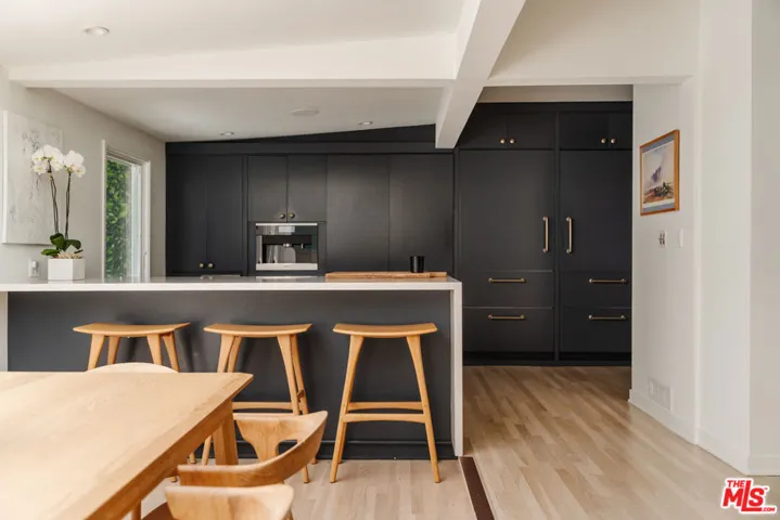 712 San Lorenzo Street, Santa Monica, California 90402