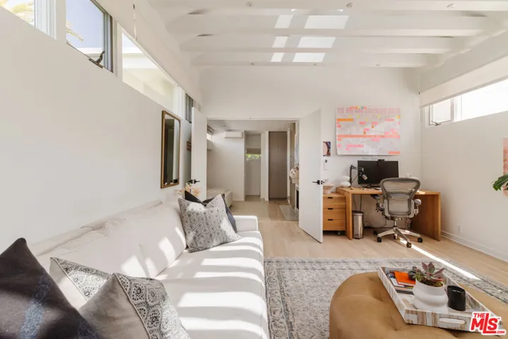 712 San Lorenzo Street, Santa Monica, California 90402