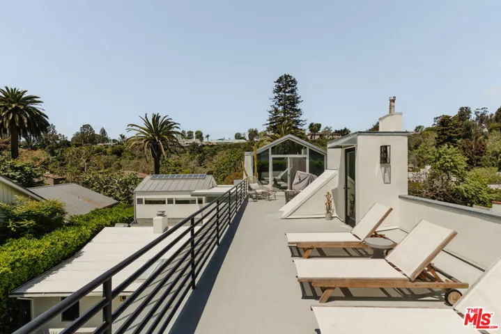 712 San Lorenzo Street, Santa Monica, California 90402