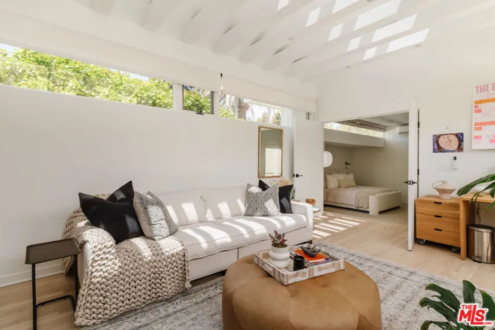 712 San Lorenzo Street, Santa Monica, California 90402