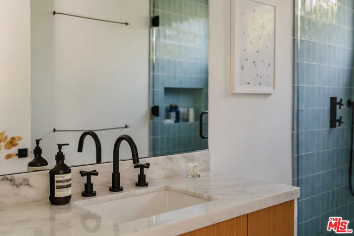 712 San Lorenzo Street, Santa Monica, California 90402