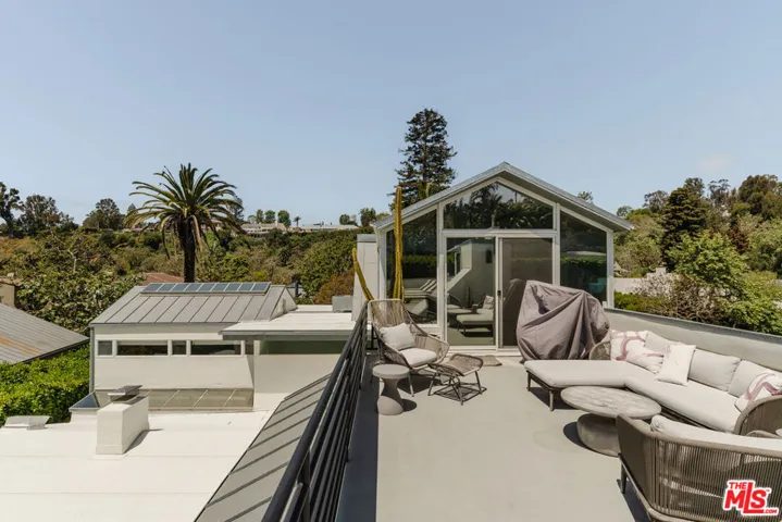 712 San Lorenzo Street, Santa Monica, California 90402