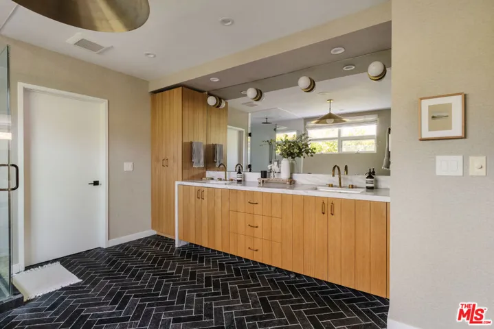 712 San Lorenzo Street, Santa Monica, California 90402