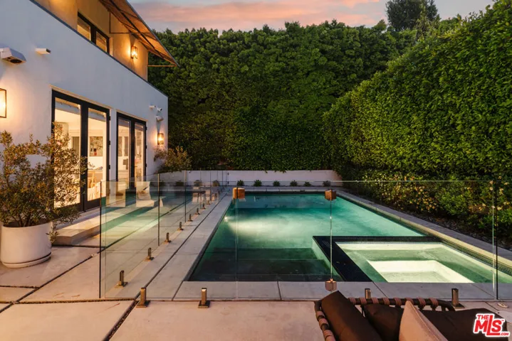 712 San Lorenzo Street, Santa Monica, California 90402
