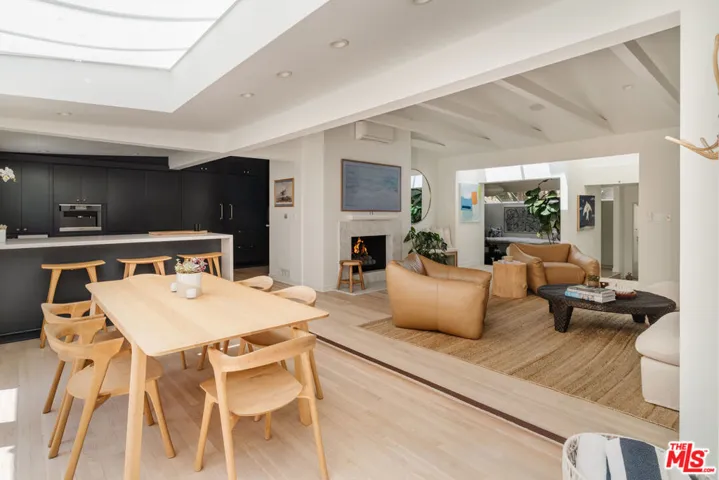712 San Lorenzo Street, Santa Monica, California 90402