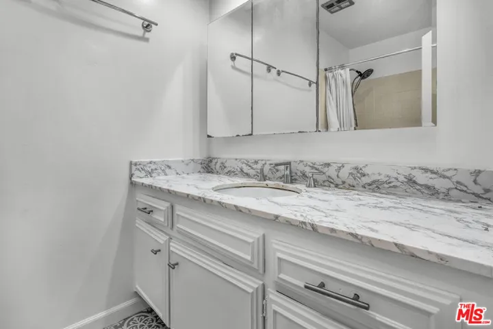 5100 Lindblade Drive, Culver City, California 90230