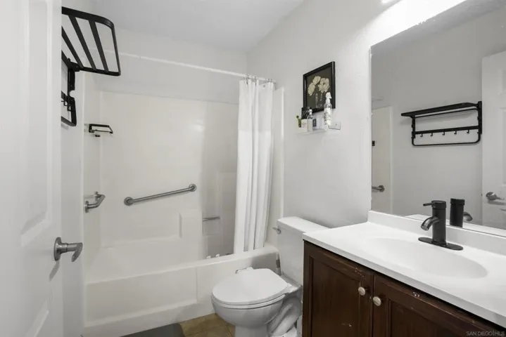 145 W El Norte 122, Escondido, California 92026
