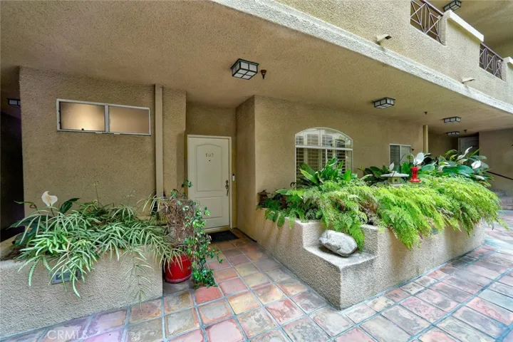 12060 Hoffman 107, Studio City, California 91604