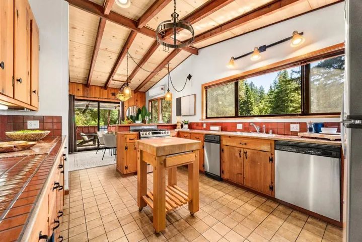 301 Upper Road, Boulder Creek, California 95006