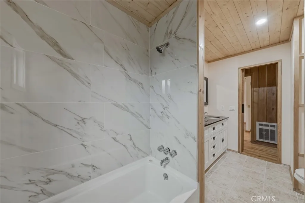 2nd Bathroom Tub