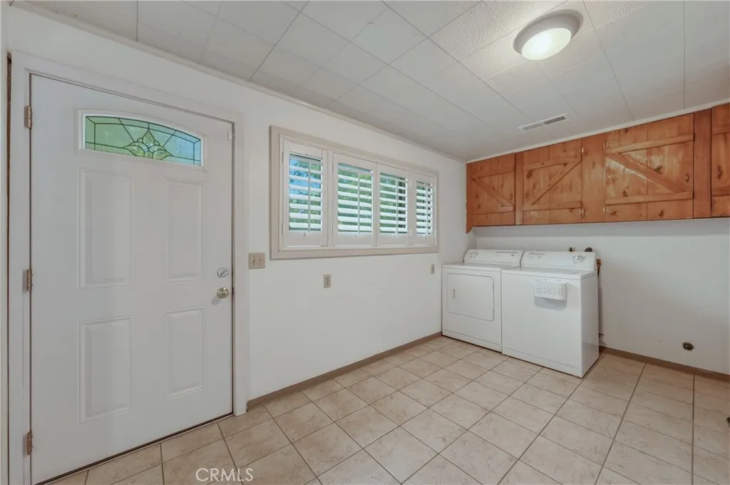 Laundry room / Mud room / Second entrance