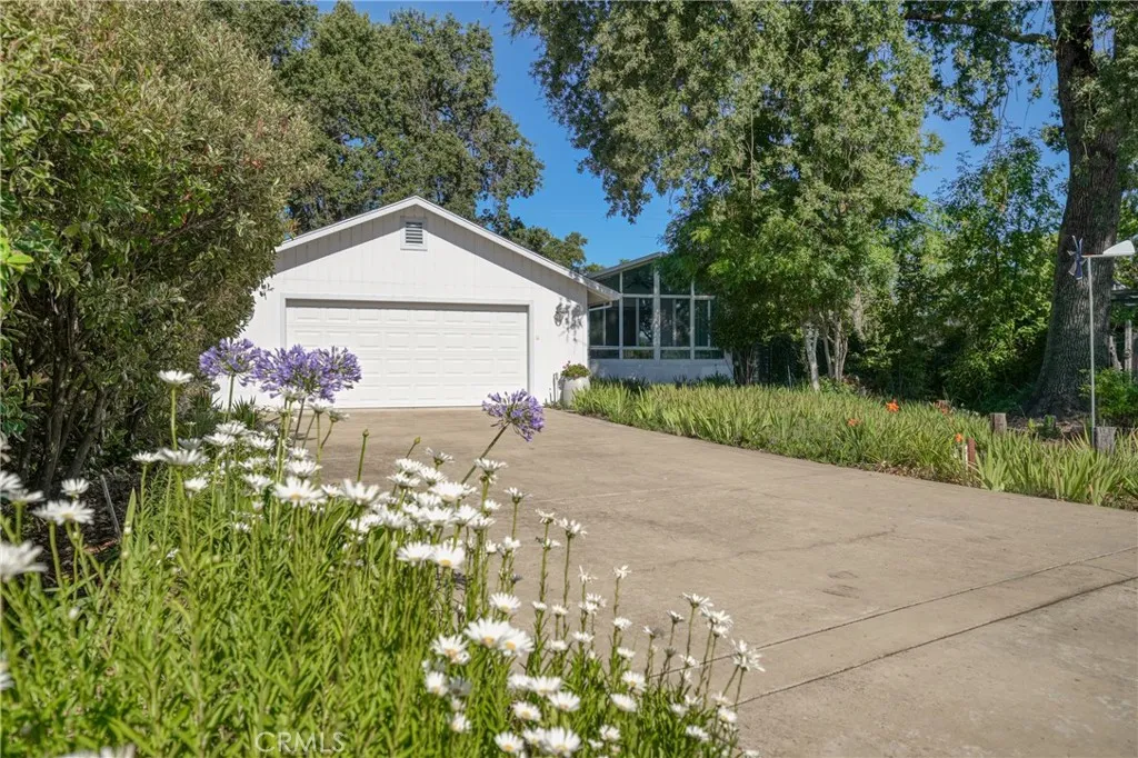 Extra long driveway for plenty of parking