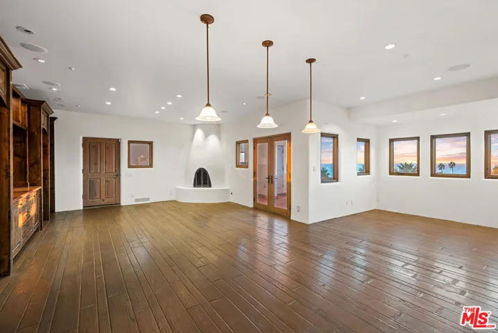 7047 Vista Del Mar Lane, Playa Del Rey, California 90293
