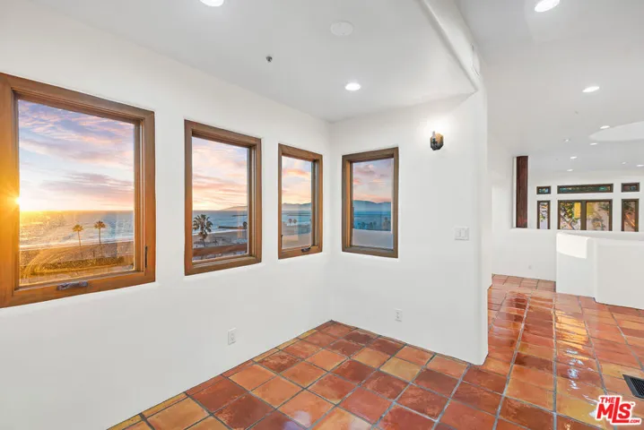 7047 Vista Del Mar Lane, Playa Del Rey, California 90293