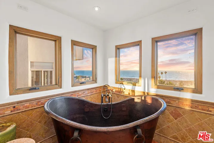 7047 Vista Del Mar Lane, Playa Del Rey, California 90293