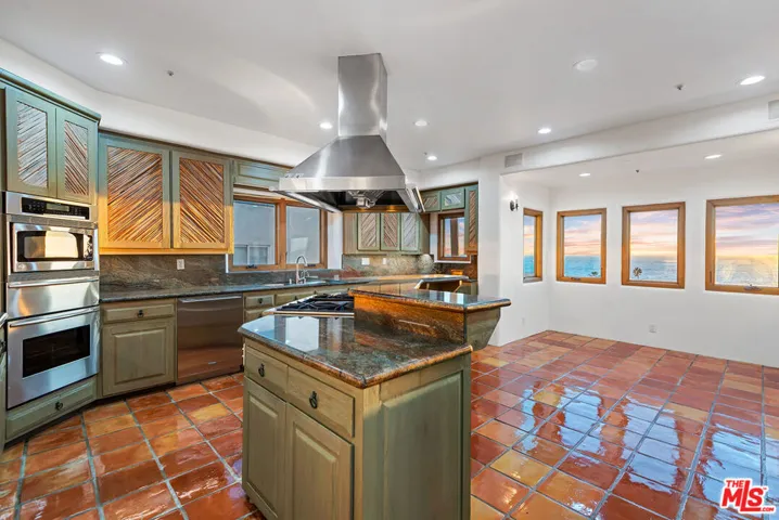 7047 Vista Del Mar Lane, Playa Del Rey, California 90293