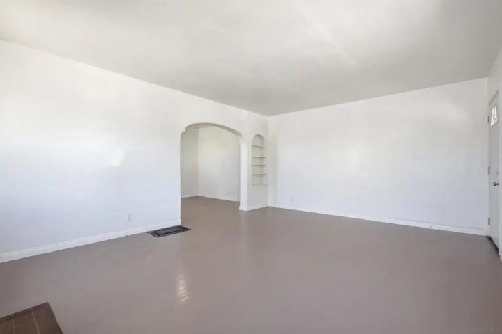 426 E Ave, National City, California 91950