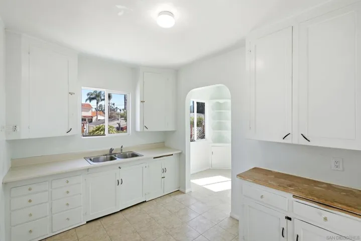 426 E Ave, National City, California 91950