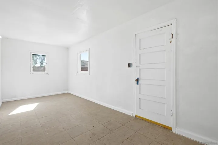 426 E Ave, National City, California 91950