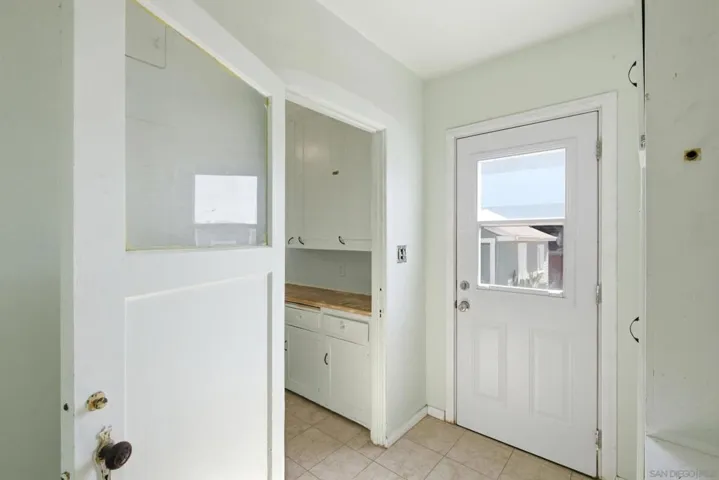 426 E Ave, National City, California 91950