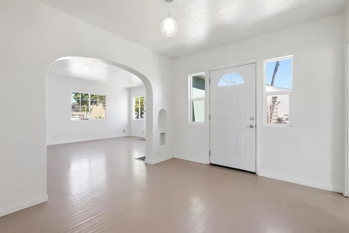 426 E Ave, National City, California 91950