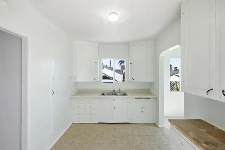 426 E Ave, National City, California 91950