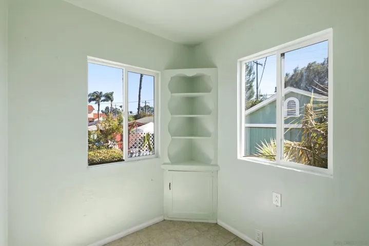426 E Ave, National City, California 91950
