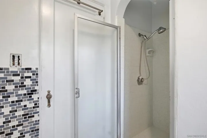 426 E Ave, National City, California 91950