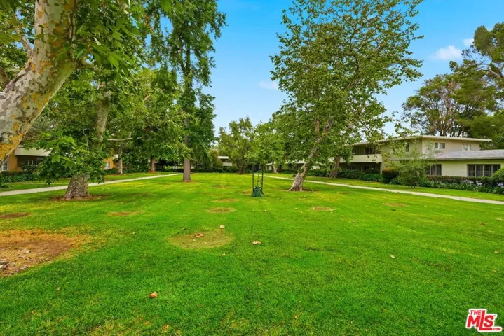 5327 Village, Los Angeles, California 90016