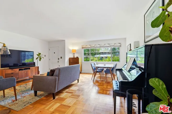 5327 Village, Los Angeles, California 90016