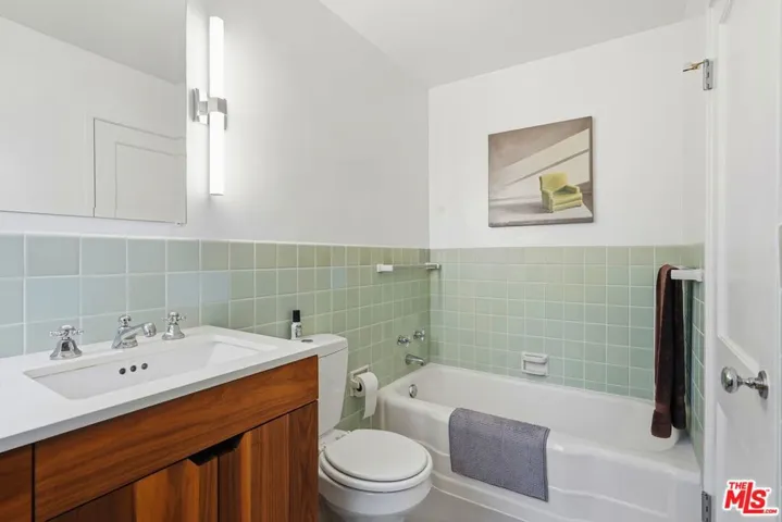 5327 Village, Los Angeles, California 90016
