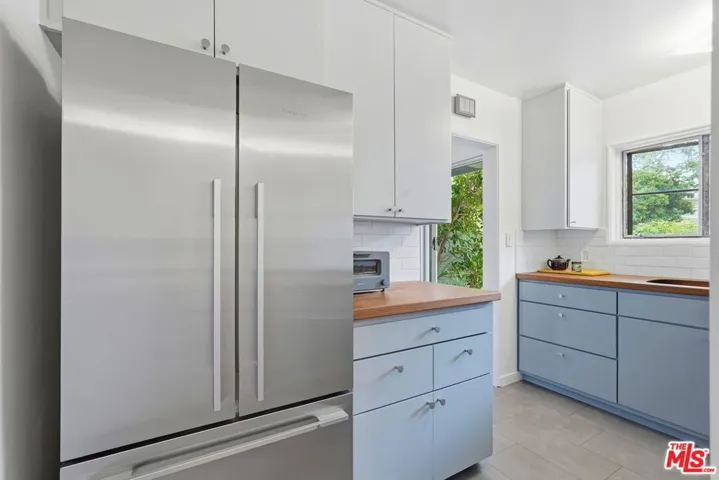 5327 Village, Los Angeles, California 90016