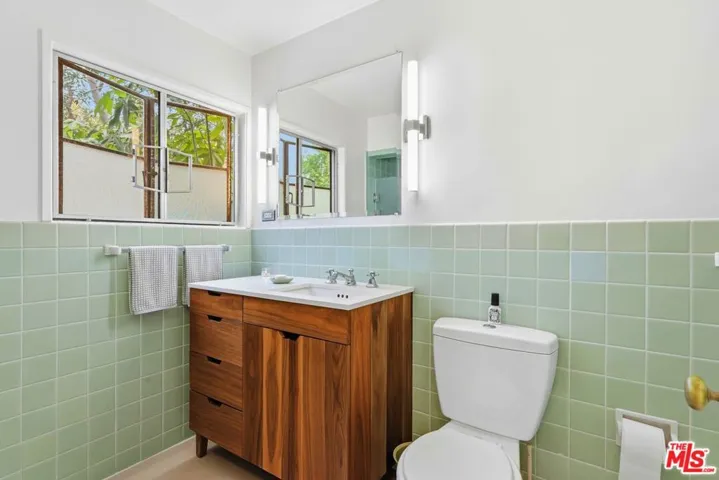 5327 Village, Los Angeles, California 90016