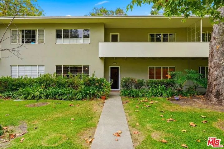 5327 Village, Los Angeles, California 90016