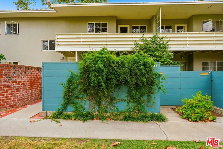 5327 Village, Los Angeles, California 90016