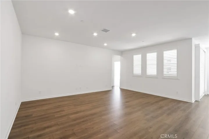 960 N Tangent Privado 305, Ontario, California 91764