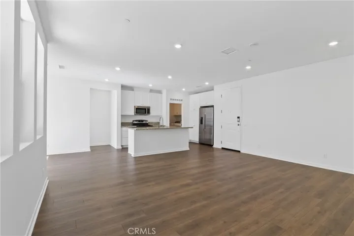 960 N Tangent Privado 305, Ontario, California 91764