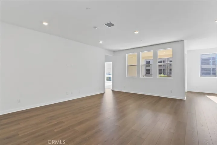 960 N Tangent Privado 305, Ontario, California 91764