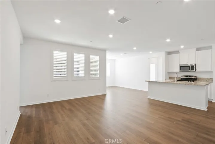 960 N Tangent Privado 305, Ontario, California 91764