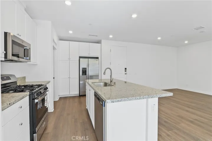 960 N Tangent Privado 305, Ontario, California 91764