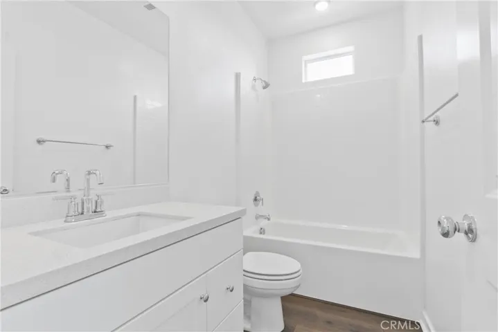 960 N Tangent Privado 305, Ontario, California 91764