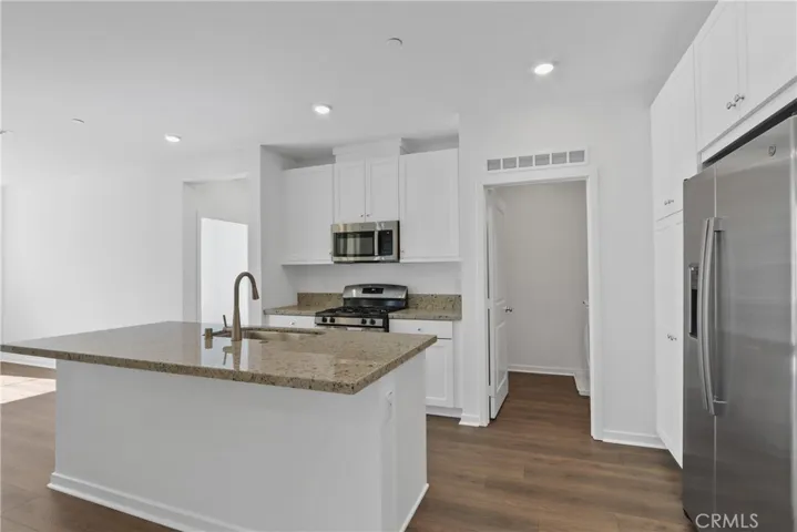960 N Tangent Privado 305, Ontario, California 91764