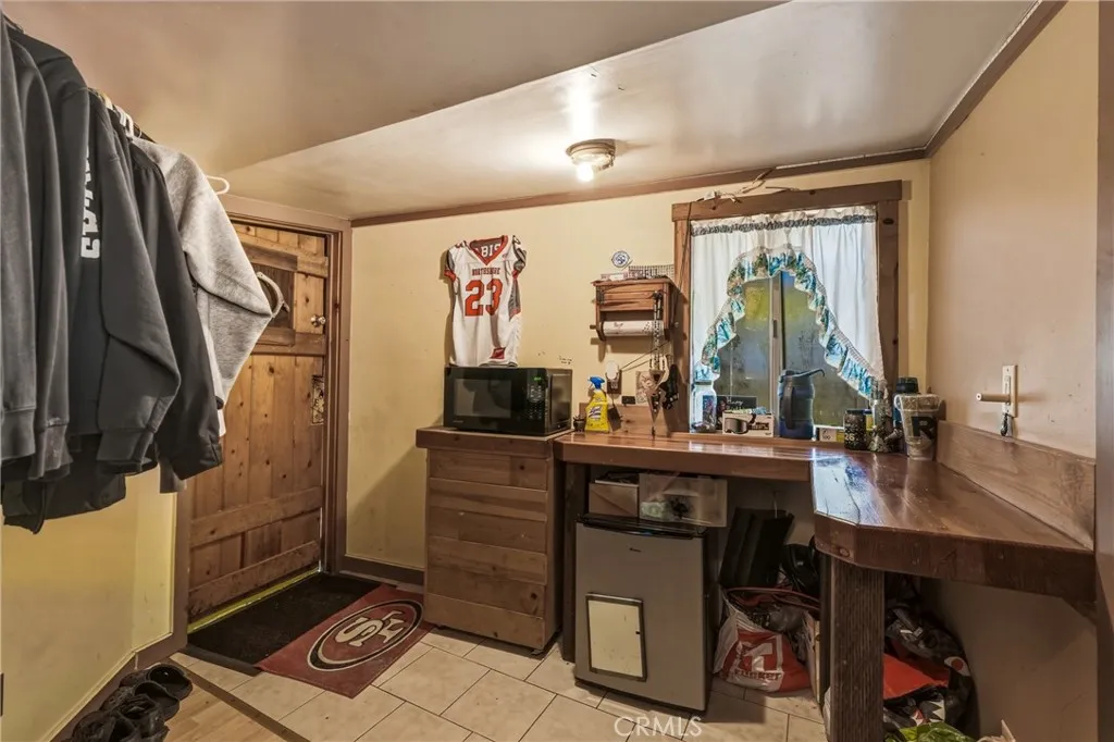Bonus room behind gargage
